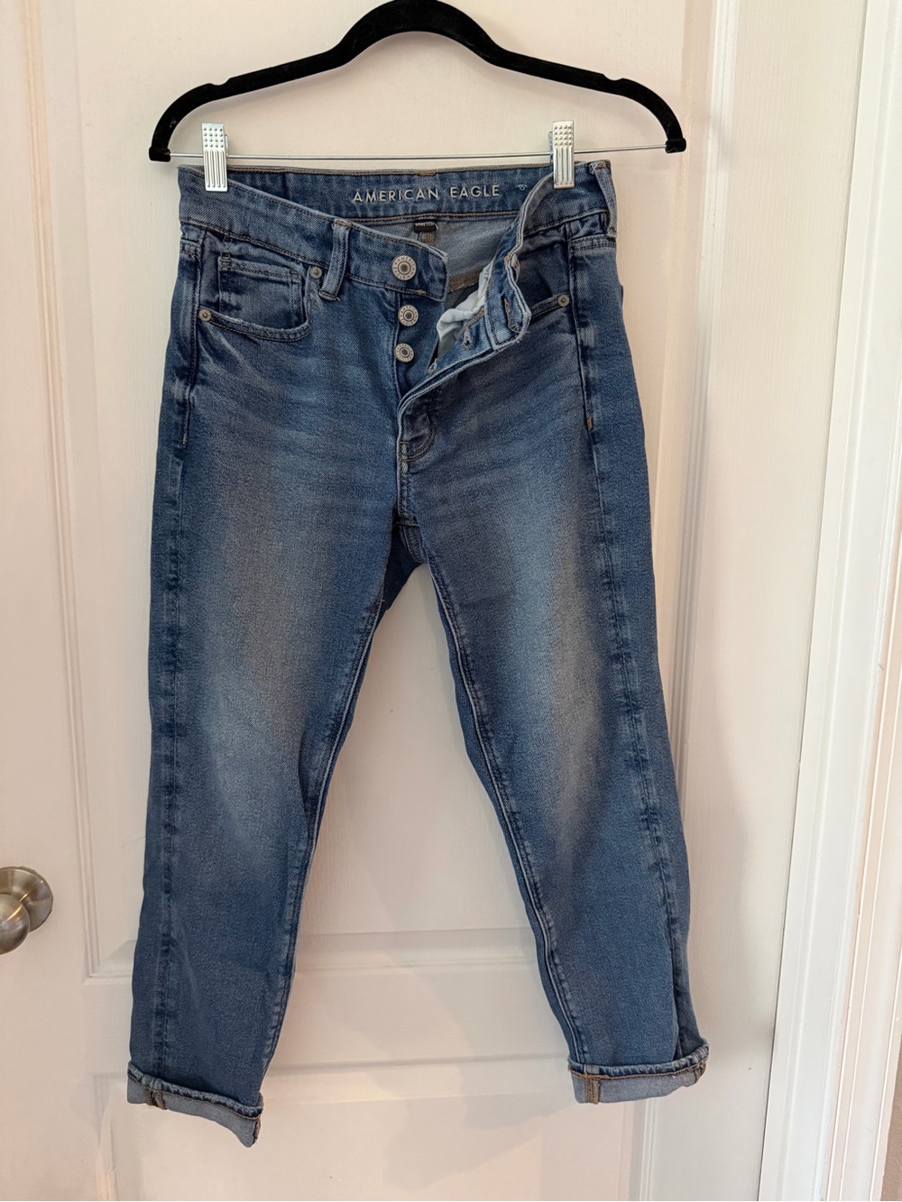American Eagle women’s tomgirl jeans